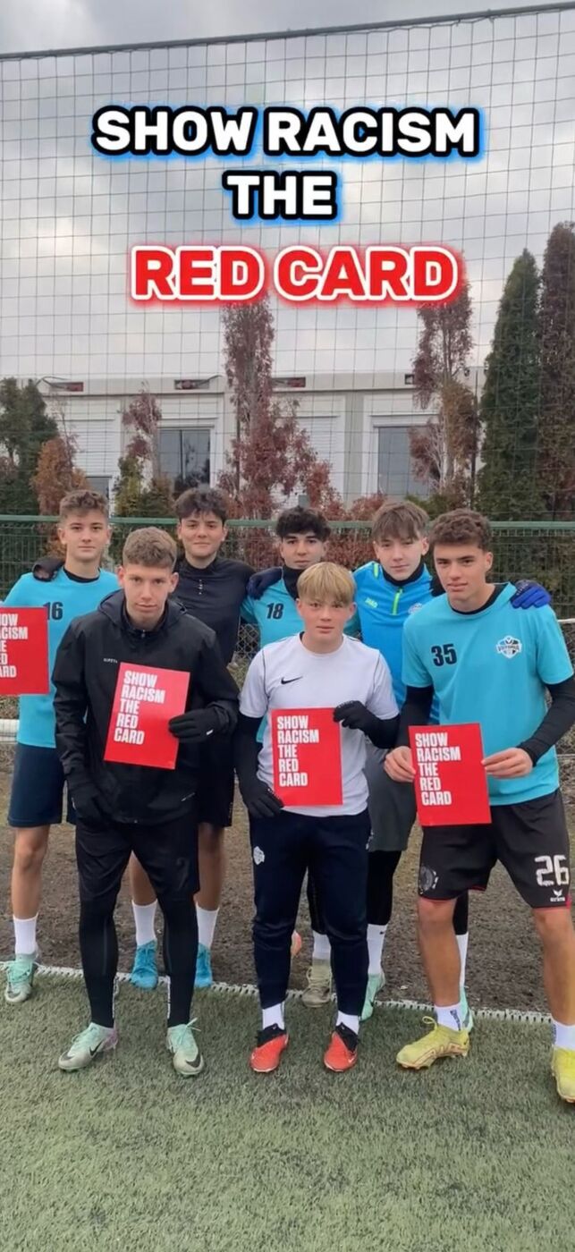 Jucătorii Viitorul Cluj în campania Show Racism the Red Card